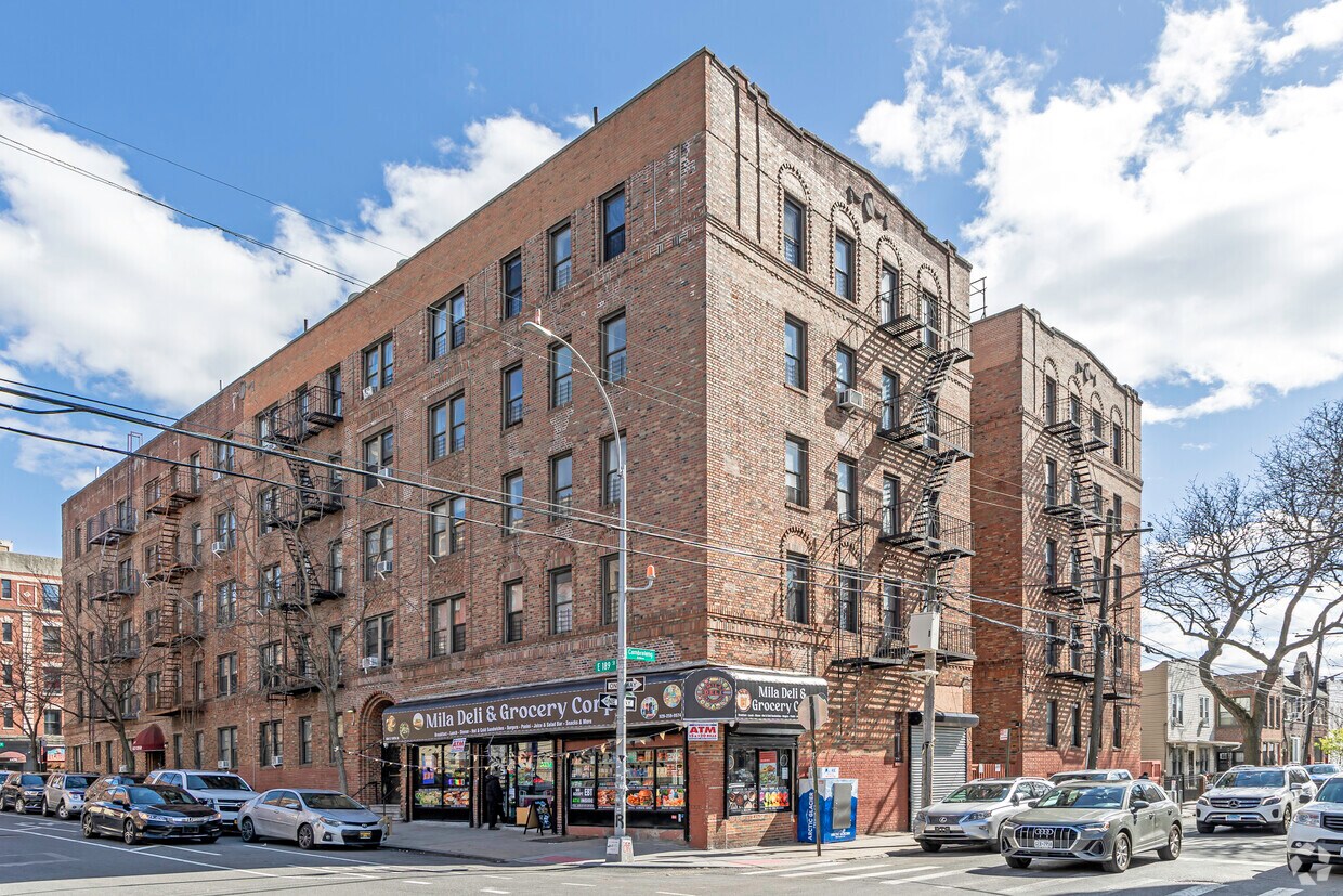 Primary Photo - 684 E 189th St