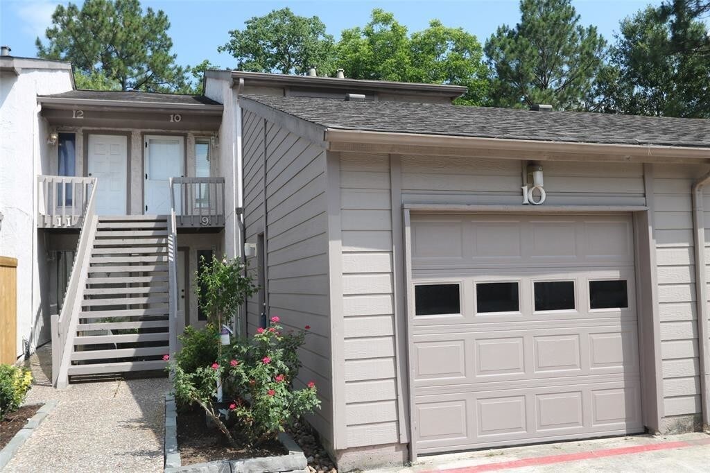 10 Hideaway Dr, Friendswood, TX 77546 Condo for Rent in Friendswood