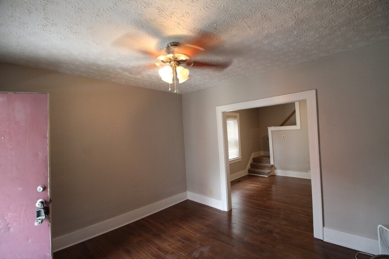 Foto del edificio - Large 2 bedroom duplex in Weiland Park / Italian Village area