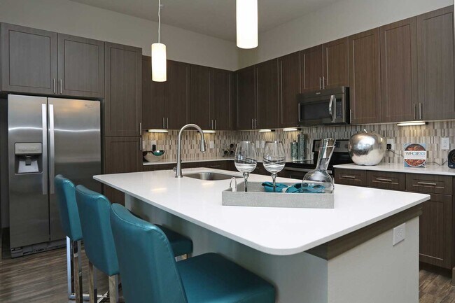 Live Stylish + Save $1,000 - Live Stylish + Save $1,000 Apartment