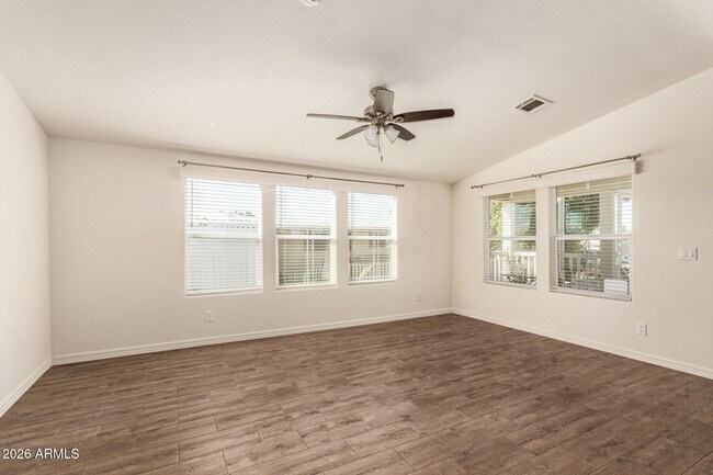 Foto del edificio - 10810 N 91st Ave