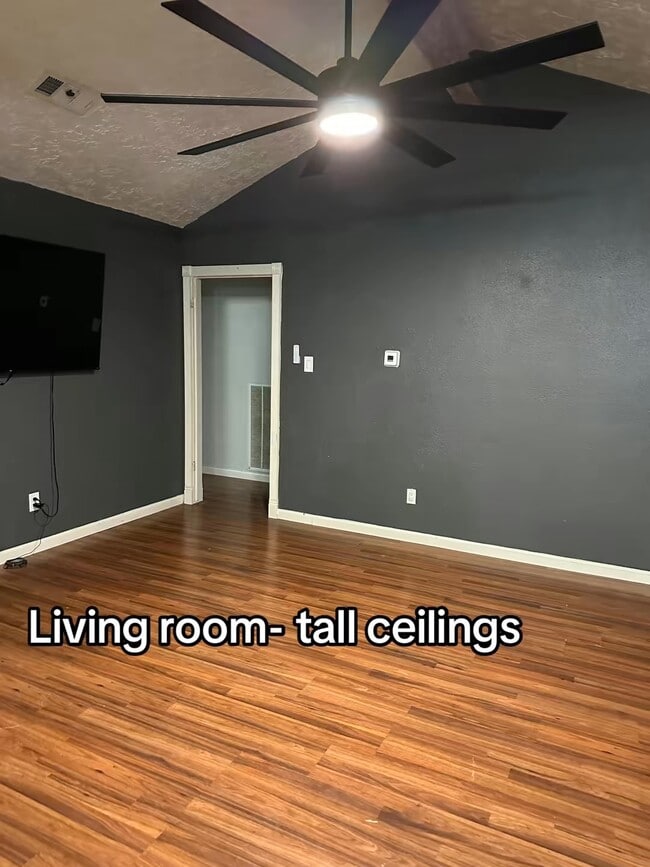 Building Photo - 546 Glenvale Dr