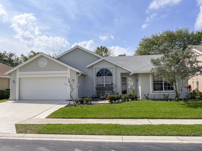 Building Photo - 252 Moccasin Trail W