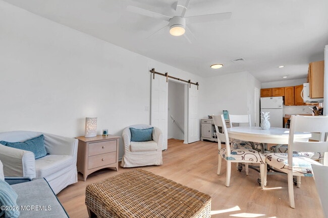 Foto del edificio - 548 Washington Blvd