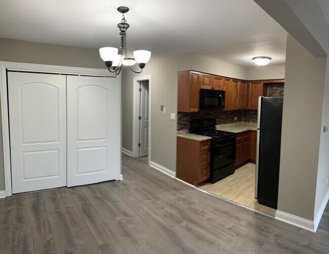 Foto del edificio - 3680 W 119th St
