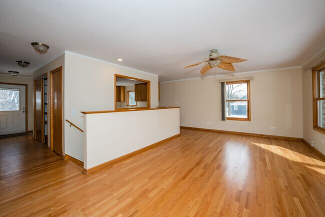 Living room - 501 Adelphia Ave