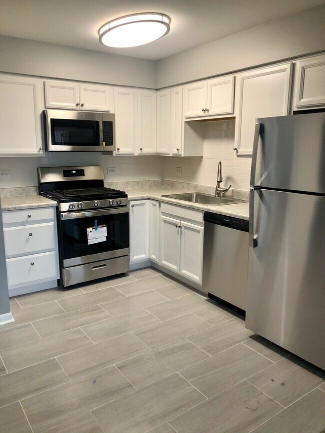 101 Sunset Dr Unit 1E4, Cary, IL 60013 Condo for Rent in Cary, IL