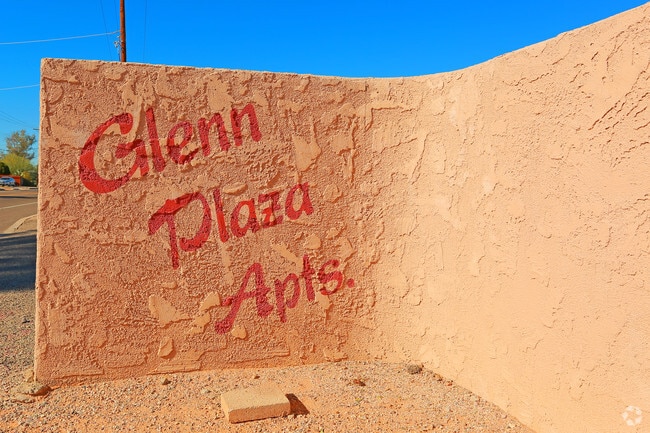 Foto del edificio - Glenn Plaza Apartments
