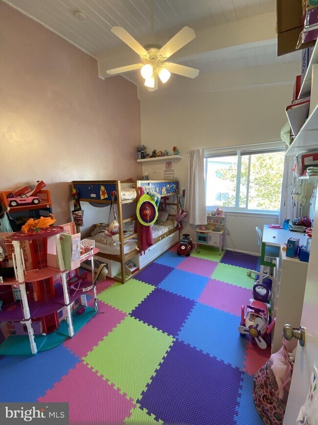 Foto del edificio - 11368 Cherry Hill Rd