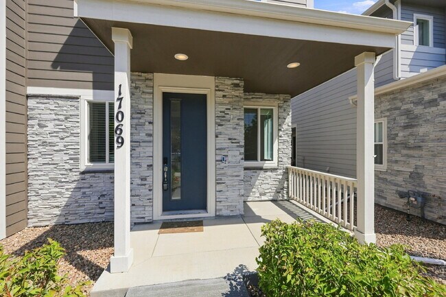 Building Photo - $2,495.95 - 3 Bed, 2.5 Bath Townhome in Aurora with Central AC and In Unit Laundry!