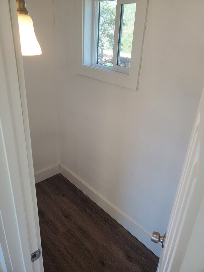 Armario grande - 21779 Temescal Canyon Rd