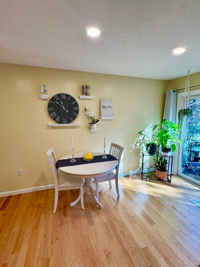 Foto del edificio - 275 Donohue Rd