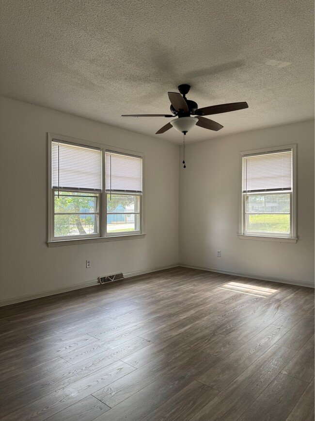 Foto del edificio - 1813 Ashcraft Ave
