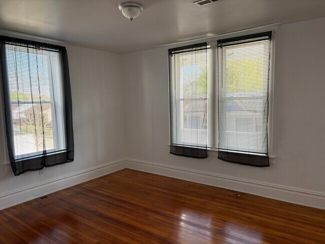 Dormitorios enormes - 1328 Shepherd St
