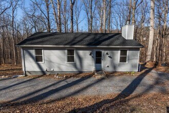 Building Photo - 462 Wild Rose Ln