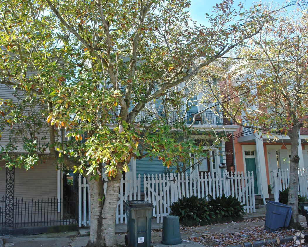 Building Photo - 1412 Terpsichore St