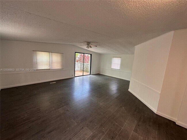 Foto del edificio - 3028 SW 50th St