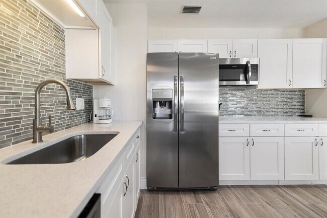 Foto del edificio - 2501 NE 12th St