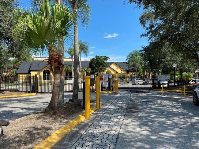 Foto del edificio - 4560 Commander Dr