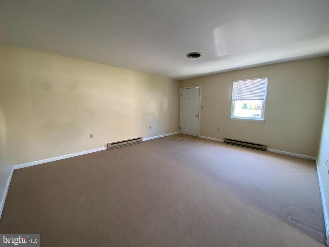 702 Thomas Ln, Martinsburg, WV 25401 Apartment for Rent in