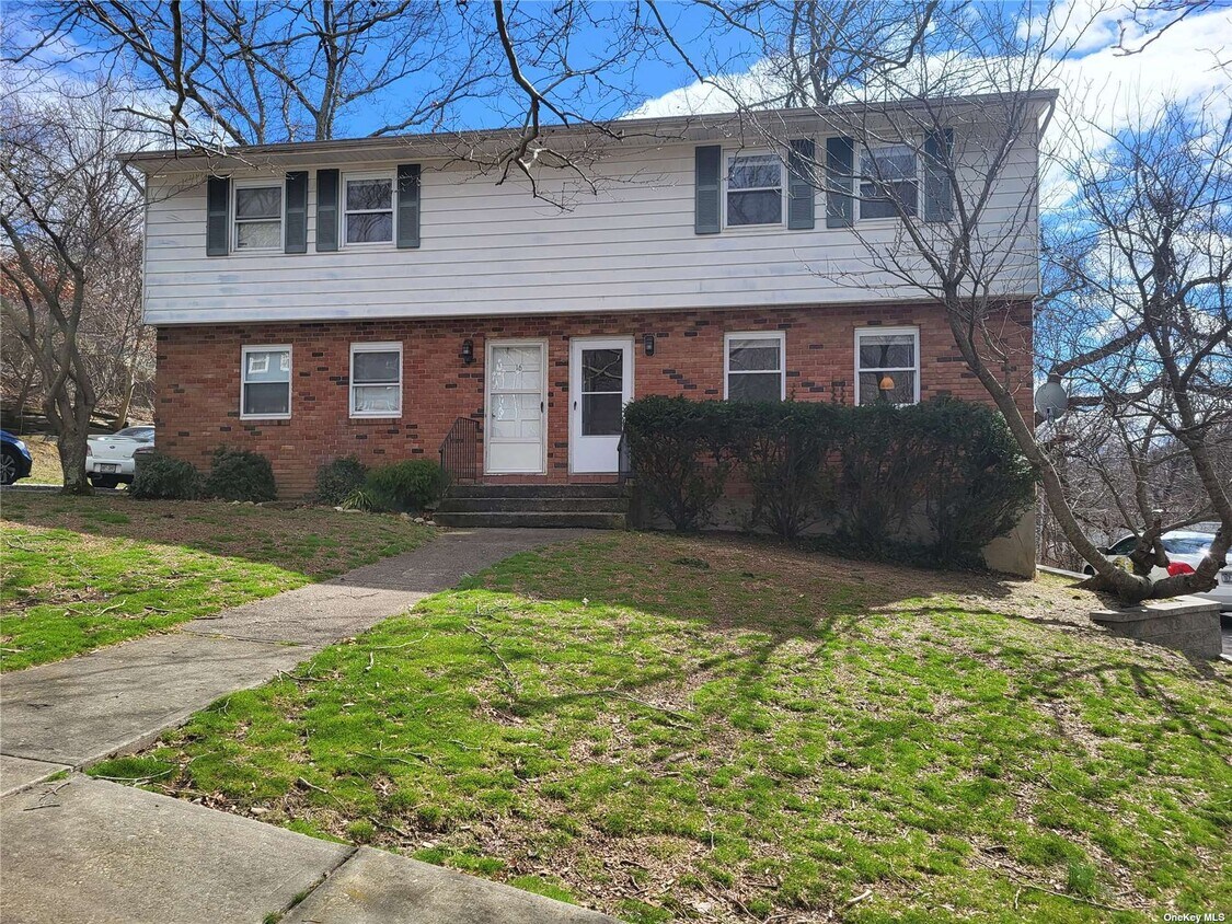 Primary Photo - 16 A Van Wicklen Ct
