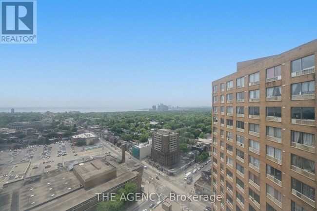 Building Photo - 2360 Dundas St W