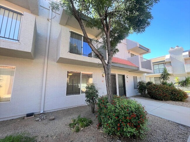 Foto del edificio - Two bdrm Townhome for RENT in Paradise Val...