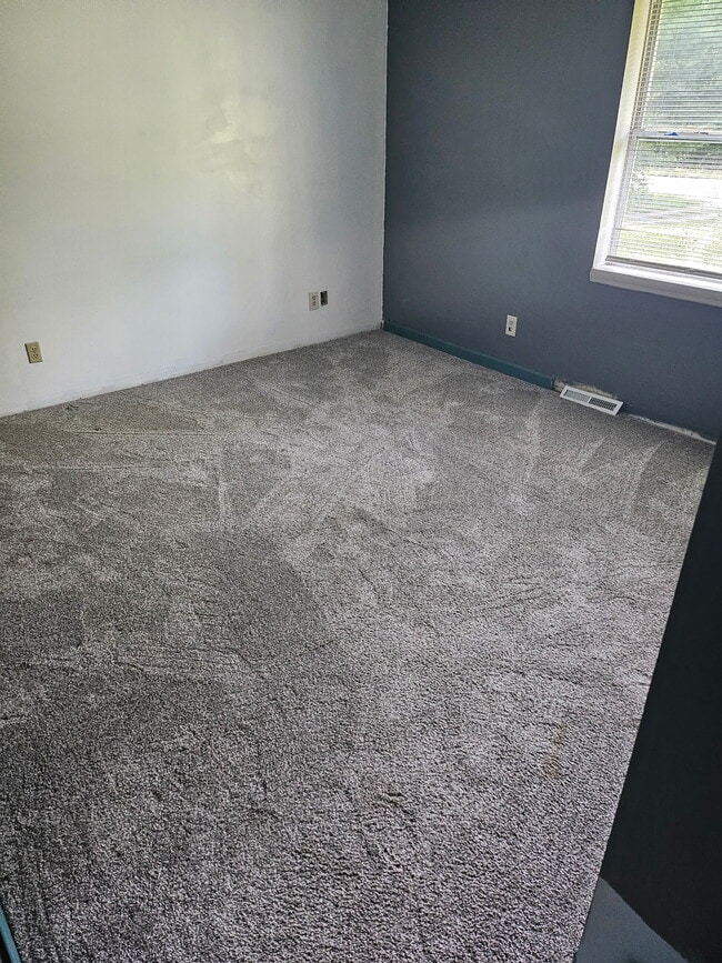 Building Photo - 21 Hickory Cir