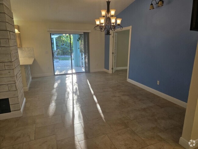 Building Photo - 142 Queens Ln
