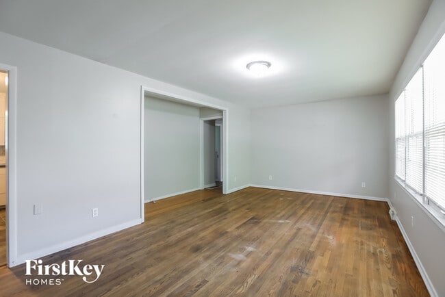 Foto del edificio - 8310 Kentucky Ave