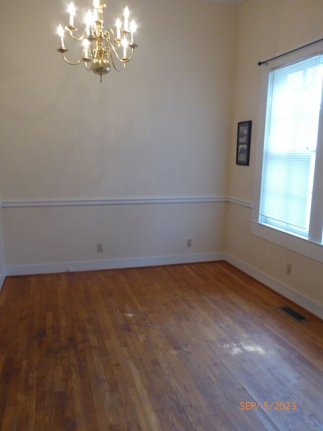 Foto del edificio - Historic home In The Heart Of Bluff Park