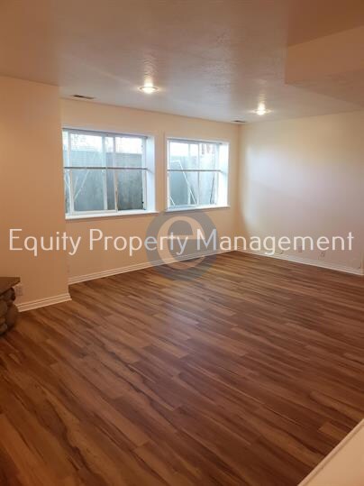 Building Photo - Clean 3 Bedroom Basement Unit Available Now!