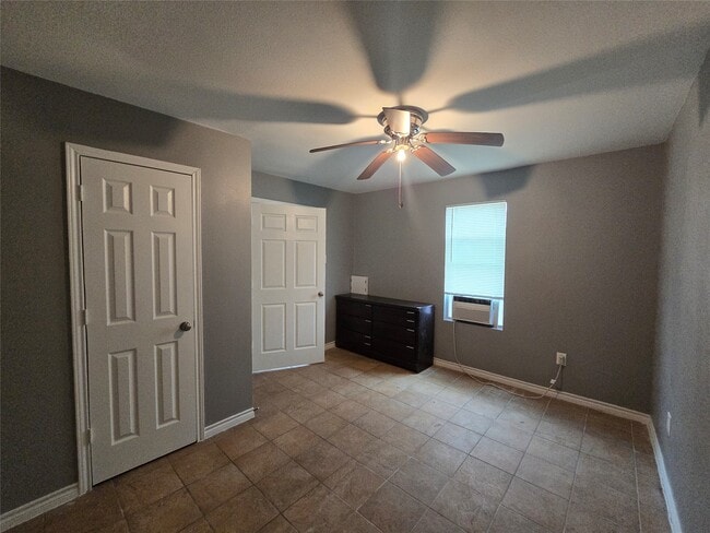 Building Photo - 3231 Angelfish Cove