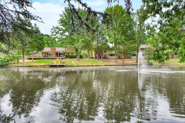 Building Photo - Lakes at Lincoln