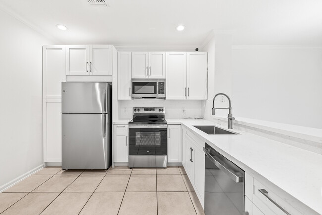 Foto del edificio - 8024 Briantea Dr