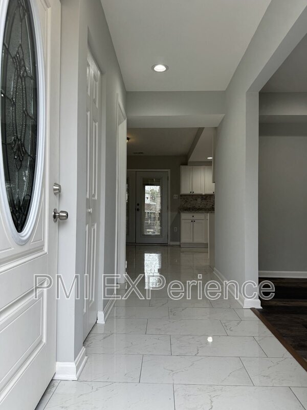 Building Photo - 9806 Ambler Ln