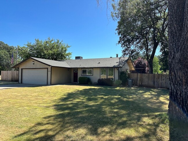 Building Photo - Well maintained home in desireable Cottonwood neighborhood.