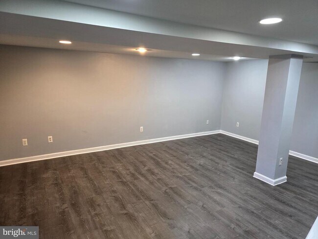 Building Photo - 2366 Highland Ave