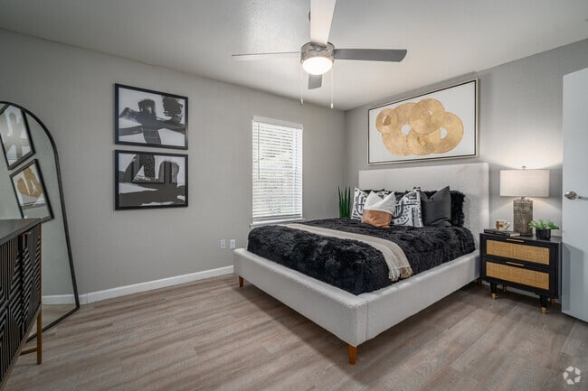 1BR, 1BA - 827SF - The Sutton Apartments