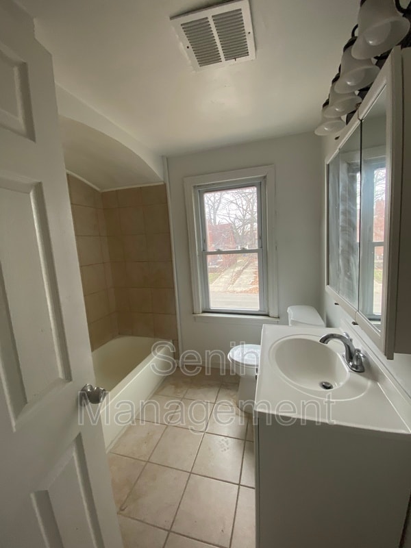 Foto del edificio - 5074 Berkshire St