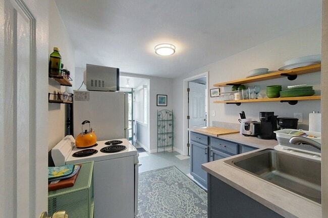 Building Photo - 33 Warren Ave