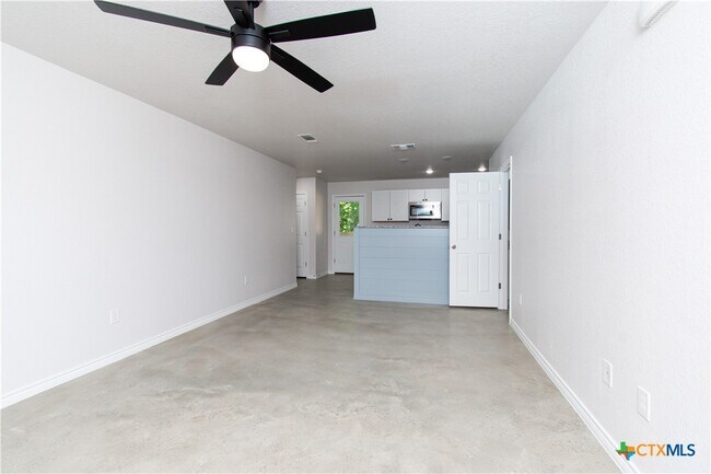 Building Photo - 802 White Meadow Ln