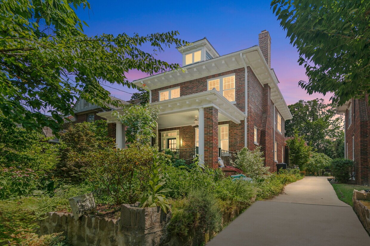 Foto principal - 1724 Taylor St NW