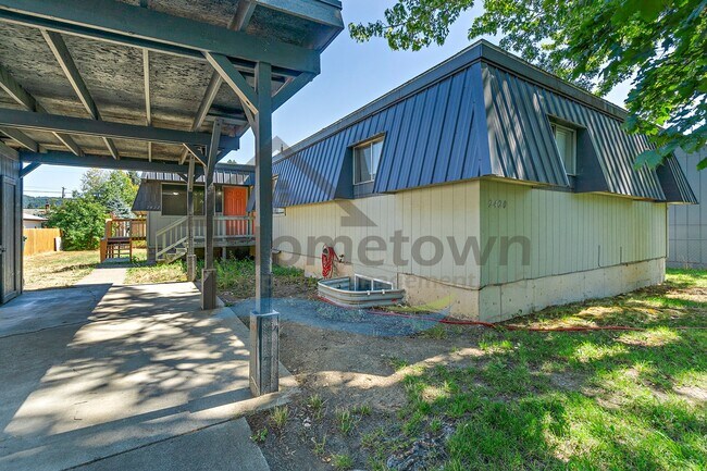 Foto del edificio - Large 4 Bedroom 2 Bathroom Home with Off S...