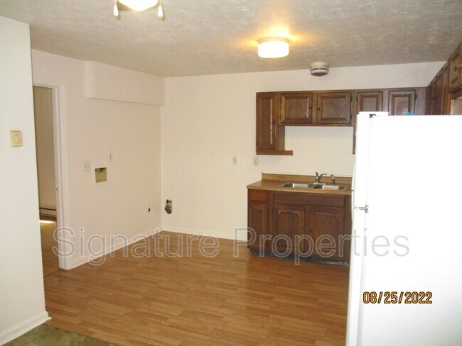Building Photo - 216 S Winchester Ave