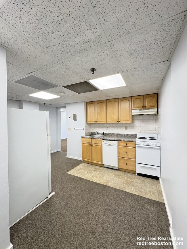 Building Photo - 475 Commonwealth Ave