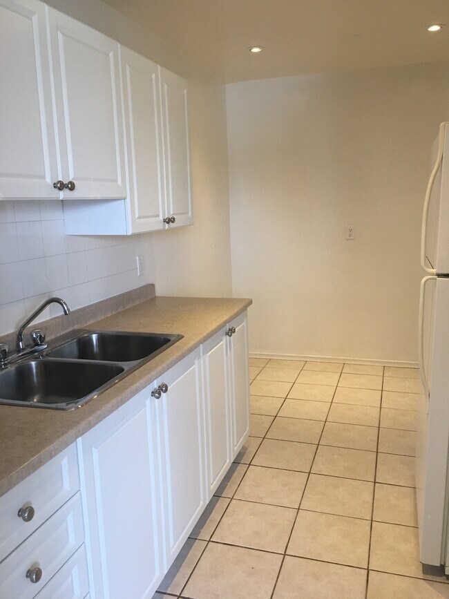 Photo du bâtiment - 1265 Sixth Line