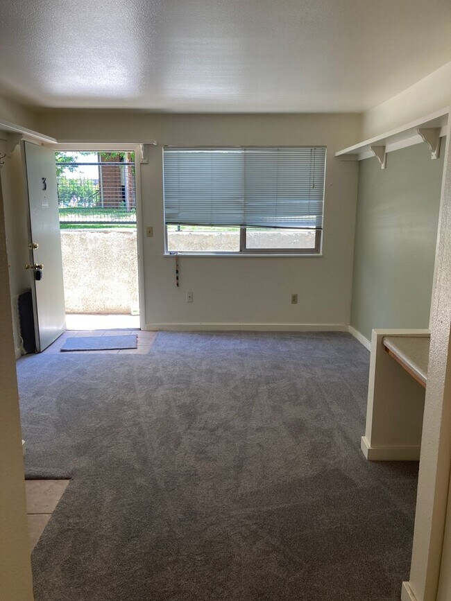 Foto del edificio - 2244 Canyon Blvd