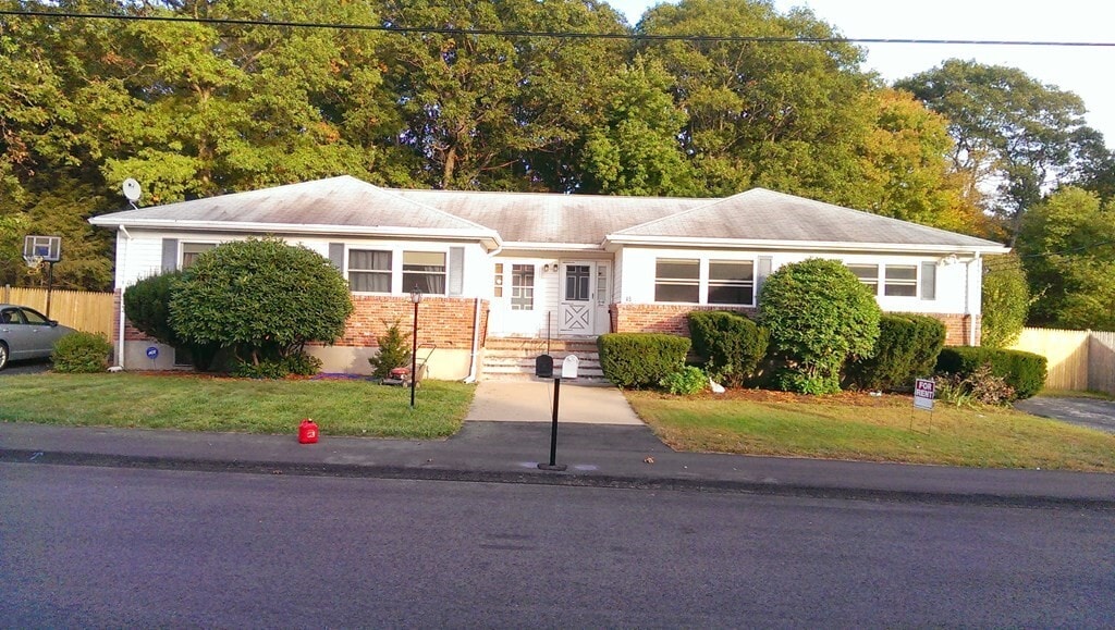Building Photo - 47 Acorn Dr