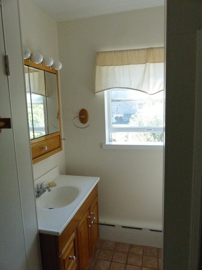 Bathroom - 268 Fountain St